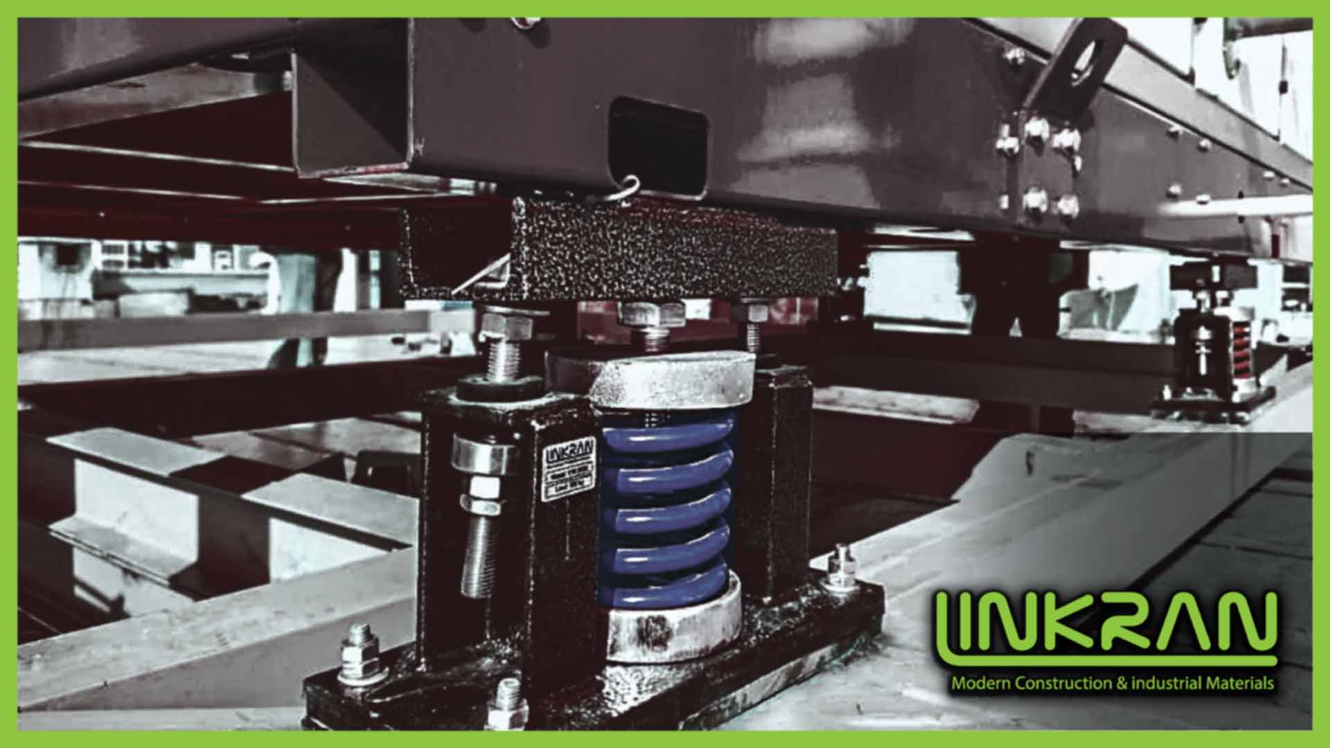 لرزه گیر صنعتی، تجهیزاتی حیاتی در صنایع گوناگون هستند که با هدف جذب و تخفیف لرزش&zwnj;های ایجاد شده توسط ماشین&zwnj;آلات و سامانه&zwnj;های مختلف به کار گرفته می&zwnj;شوند. این سیستم&zwnj;ها اغلب در موقعیت&zwnj;هایی نصب می&zwnj;گردند که ارتعاشات ناخواسته می&zwnj;توانند عملکرد و طول عمر مفید تجهیزات را به خطر اندازند. به طور خلاصه، سیستم های لرزه&zwnj;گیر صنعتی انتقال ارتعاش از تجهیزات به سازه را به حداقل رسانده و کنترل پایداری ماشین&zwnj;آلات مکانیکی را بهبود می&zwnj;بخشند.  لرزه گیر صنعتی مزایای استفاده از لرزه&zwnj; گیر چیست؟ لرزه&zwnj;گیر صنعتی، نقش حیاتی در صنعت ساختمان ایفا می&zwnj;کند. این ابزارها با کاهش ارتعاشات و صداهای ناخواسته تولید شده توسط ماشین&zwnj;آلات، مزایای متعددی را به همراه دارند.  از منظر فنی، لرزه&zwnj;گیرها از آسیب دیدن تجهیزات و سازه&zwnj;ها در اثر ارتعاشات مخرب جلوگیری کرده و در نتیجه، طول عمر مفید آنها را افزایش می&zwnj;دهند. از سوی دیگر، کاهش لرزش&zwnj;ها منجر به عملکرد بهینه&zwnj;تر سیستم&zwnj;ها و دستگاه&zwnj;ها می&zwnj;شود.  علاوه بر مزایای فنی، استفاده از لرزه&zwnj;گیرها، آسایش و رفاه افراد حاضر در محیط را نیز ارتقا می&zwnj;بخشد. با کاهش ارتعاشات و صداهای آزاردهنده، محیطی آرام&zwnj;تر و دلپذیرتر برای کار و زندگی فراهم می&zwnj;گردد. در مجموع، لرزه&zwnj;گیرهای صنعتی با کاهش نویز، افزایش طول عمر تجهیزات، بهبود کارایی و ایجاد آرامش، سرمایه&zwnj;گذاری ارزشمندی در صنعت ساختمان محسوب می&zwnj;شوند.  انواع لرزه&zwnj; گیر صنعتی انواع لرزه گیر مکانیکی در صنعت، تنوع بالایی دارند، اما دو دسته از آن&zwnj;ها کاربرد گسترده&zwnj;تری دارند:  لرزه&zwnj;گیرهای الاستومری (لاستیکی): این نوع جاذب&zwnj;ها، به دلیل خاصیت الاستیسیته و توانایی بالایی که در جذب ضربه و کاهش ارتعاشات دارند، بسیار کارآمد هستند. مقاومت خوب آن&zwnj;ها در برابر دماهای مختلف، بر اهمیت&zwnj;شان افزوده است. لرزه&zwnj;گیرهای فنری: این لرزه&zwnj;گیرها با هدف کاهش صدا و ارتعاش در ماشین&zwnj;آلات صنعتی ساخته می&zwnj;شوند و می&zwnj;توانند نیروهای جانبی وارد شده به ساختار را نیز جذب کنند. لرزه گیر صنعتی ویژگی های لرزه گیر صنعتی طراحی بهینه برای تحمل بارهای دینامیکی، کاهش لرزش و صدای تجهیزات ساخته&zwnj;شده از مواد اولیه مرغوب برای افزایش طول عمر مفید ارائه در ابعاد گوناگون جهت انطباق با نیازهای مختلف صنعتی مقاوم در برابر عوامل محیطی؛ مدل&zwnj;های ضدآب و ضد مواد شیمیایی نیز موجود است. کاربرد انواع لرزه گیر صنعتی کاربردهای لرزه گیرهای صنعتی در صنایع مختلف:  تجهیزات صنعتی: کمپرسورها، ژنراتورها، پمپ&zwnj;ها و فن&zwnj;ها به عنوان منابع اصلی لرزش، نیازمند کنترل لرش با لرزه گیر صنعتی هستند. ساختمان&zwnj;ها: استفاده از لرزه گیر صنعتی در ساختمان&zwnj;ها به منظور حفاظت از سازه در برابر زلزله و کاهش انتقال ارتعاشات ناشی از تجهیزات و ماشین&zwnj;آلات صورت می&zwnj;گیرد. این کار همچنین به کاهش آلودگی صوتی کمک می&zwnj;کند. حمل و نقل: انواع لرزه گیر صنعتی نقش مهمی در کاهش ارتعاشات وسایل نقلیه نظیر خودروها و ماشین&zwnj;آلات سنگین دارند و به بهبود راحتی و طول عمر قطعات کمک می&zwnj;کنند. تولید: در خطوط تولید، جلوگیری از انتقال ارتعاشات به فرآیندها برای حفظ کیفیت و دقت تولید امری ضروری است و لرزه گیر صنعتی این نقش را ایفا می&zwnj;کند. لرزه&zwnj; گیری صنعتی: راهکارها و کاربردها در تأسیسات در صنایع مختلف، سیستم&zwnj;های لرزه&zwnj;گیر در طراحی جامع تأسیسات ادغام می&zwnj;شوند. این سیستم&zwnj;ها می&zwnj;توانند به شکل مستقل عمل کنند یا به عنوان زیرمجموعه&zwnj;ای از سامانه&zwnj;های پیچیده&zwnj;تر نظیر سیستم&zwnj;های ارتعاشی متعادل&zwnj;شده به کار گرفته شوند. این رویکرد طراحی، ایمنی را در برابر لرزش&zwnj;ها تقویت کرده، هزینه&zwnj;های تعمیرات و نگهداری را کاهش داده و بهره&zwnj;وری کلی تأسیسات را بهبود می&zwnj;بخشد.  گروه صنعتی لینکران تولیدکننده سیستم های لرزه گیر صنعتی لرزش، صدا و نویز، از جمله معضلات رایج در سیستم&zwnj;های حیاتی مانند پمپ&zwnj;ها، کمپرسورها، چیلرها و فن&zwnj;کوئل&zwnj;ها هستند. این مشکلات، نه تنها آلودگی صوتی ایجاد می&zwnj;کنند، بلکه به افزایش هزینه&zwnj;های نگهداری و تعمیر، کاهش عمر مفید و در نهایت، خرابی و از کار افتادگی این تجهیزات منجر می&zwnj;شوند. گروه صنعتی لینکران با ارائه راهکارهای مبتنی بر سیستم&zwnj;های لرزه&zwnj;گیر صنعتی، به طور موثری این چالش&zwnj;ها را برطرف کرده است.  لرزه&zwnj;گیرهای مکانیکی لینکران در دو نوع اصلی لرزه گیر لاستیکی و لرزه گیر فنری تولید می&zwnj;شوند. متخصصان و مهندسان لینکران، با در نظر گرفتن ویژگی&zwnj;های هر سیستم و شرایط عملیاتی آن، با تکیه بر استانداردهای بین&zwnj;المللی، راهکارهای لرزه&zwnj;گیری مناسب را پیشنهاد می&zwnj;دهند. واحد تحقیق و توسعه لینکران نیز با بهره&zwnj;گیری از آزمایشگاه&zwnj;های مجهز و انجام آزمایش&zwnj;های گوناگون، پیوسته در جهت ارتقای صنعت کشور گام برمی&zwnj;دارد.  انواع لرزه گیر صنعتی تولید لینکران لاستیک طبیعی، به دلیل انعطاف&zwnj;پذیری چشمگیر و پایداری در دماهای مختلف، بهترین انتخاب برای ساخت لرزه&zwnj;گیرهای باکیفیت و موثر است. این مواد، به طرز فوق&zwnj;العاده&zwnj;ای شوک و لرزش را جذب می&zwnj;کنند. خاصیت ارتجاعی لاستیک طبیعی، انتقال ارتعاشات را به حداقل می&zwnj;رساند، به همین دلیل لرزه&zwnj;گیرهای لاستیکی لینکران به طور گسترده&zwnj;ای برای کاهش صدا و ارتعاشات به کار می&zwnj;روند.  لرزه&zwnj;گیرهای فنری، راه حلی کارآمد برای کاهش صدا و ارتعاشات در تجهیزات صنعتی نظیر چیلرها و کمپرسورها هستند. این لرزه&zwnj;گیرها همچنین توانایی جذب بارهای جانبی وارد شده به سازه را دارند. گروه صنعتی لینکران، این لرزه&zwnj;گیرها را در سه نوع پلیت&zwnj;دار، مهاردار و آویز فنری (اسپرینگ هنگر) و در پیکربندی&zwnj;های تک فنره، دو فنره و چهار فنره تولید می&zwnj;کند.  لرزه گیر صنعتی قیمت لرزه گیرهای صنعتی قیمت لرزه&zwnj;گیرهای صنعتی تحت تاثیر عوامل متعددی قرار دارد. نوع لرزه&zwnj;گیر، ابعاد، متریال به کار رفته در ساخت، نام تجاری تولیدکننده و مشخصات فنی منحصربه&zwnj;فرد هر محصول، همگی در تعیین قیمت نهایی موثر هستند. به طور خلاصه، عوامل تعیین&zwnj;کننده قیمت عبارتند از:  نوسانات اقتصادی: تغییرات شرایط بازار و وضعیت اقتصادی می&zwnj;توانند بر قیمت&zwnj;ها اثر بگذارند. خدمات پس از فروش: گارانتی و خدمات پشتیبانی ارائه شده توسط تولیدکنندگان مختلف، می&zwnj;تواند در قیمت&zwnj;گذاری تفاوت ایجاد کند. سفارش&zwnj;سازی: ساخت لرزه&zwnj;گیرهای سفارشی با مشخصات خاص، معمولا هزینه بیشتری نسبت به مدل&zwnj;های استاندارد دارد.